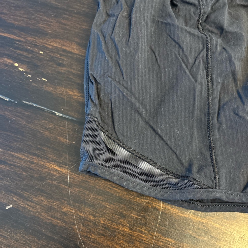 Lululemon Hotty Hot High-Rise Short 4" - Hyper Black - Size 2 - Picture 2 of 6